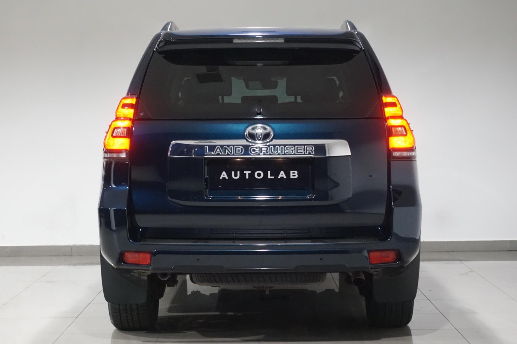 Toyota Land Cruiser 2.8D Invincible Auto 4WD Euro 6 (s/s) 5dr (7 Seat)